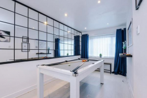 Sleeps 9, Games Room, Perfect For Groups, Driveway, Smart TV, Available For Long Stays